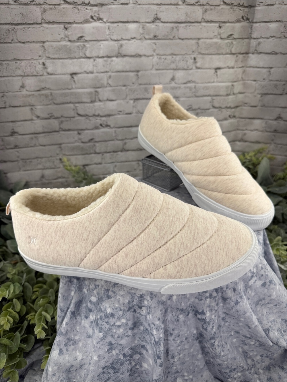 HURLEY “Arlo Puff” Natural Slip-on Sporty Comfort Casual Sneakers WMS 10M NWOT
